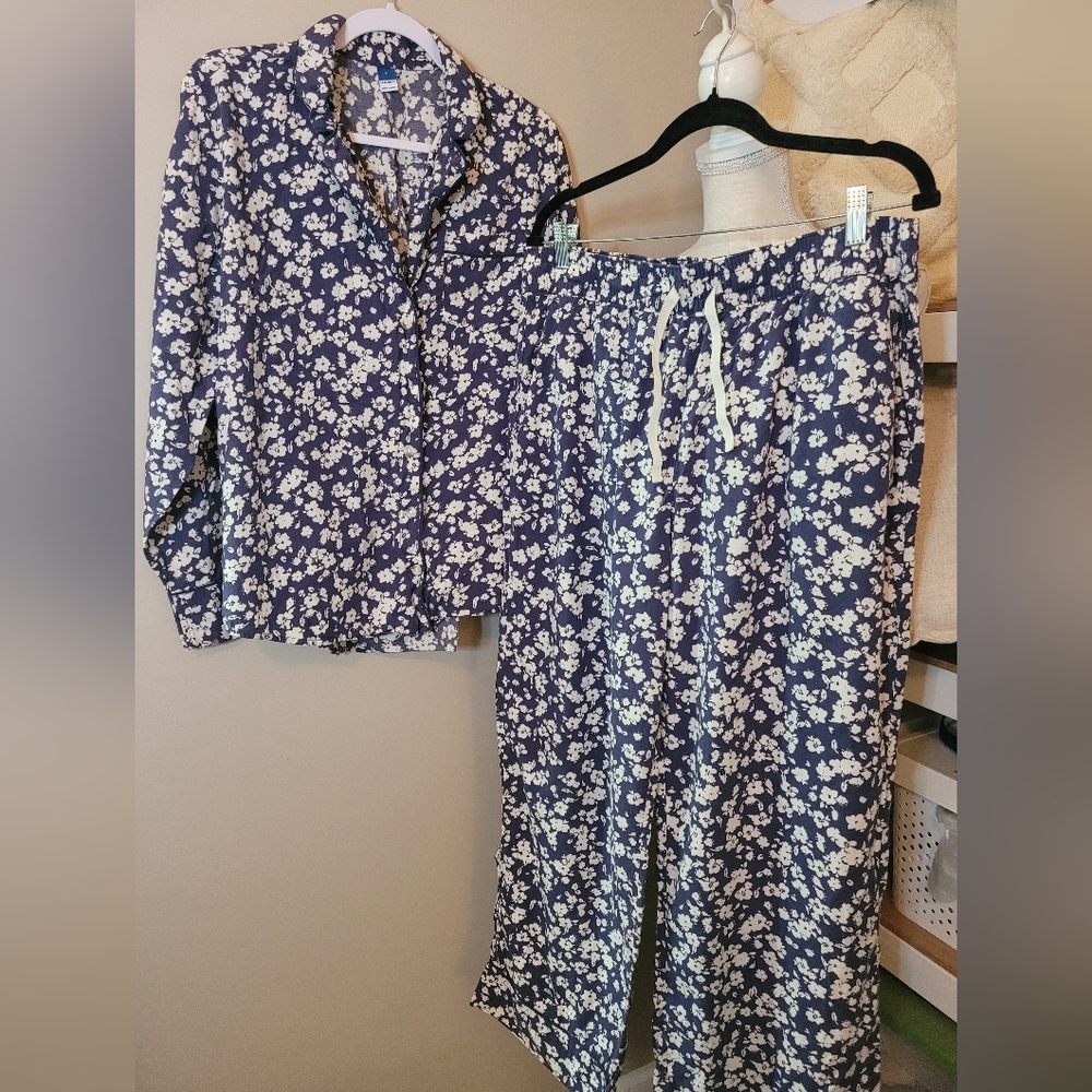 Old Navy pajama set long sleeve button down floral XL